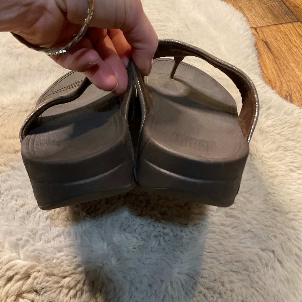 Fitflop‎ Lulu Shimmersuede Size 7 Toe Post Sandals Bronze Shimmer Wobble Board - Picture 3 of 8